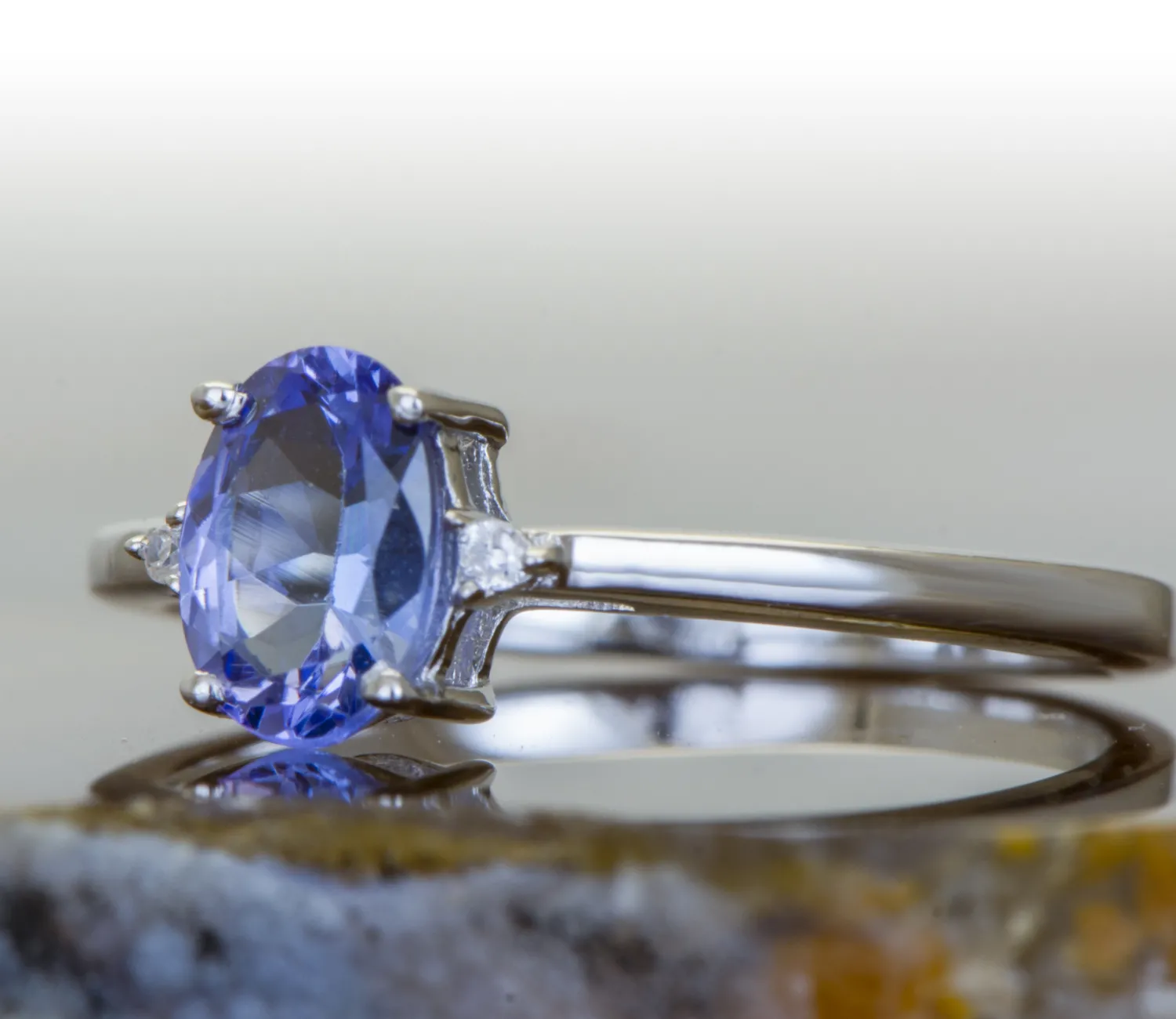 Сребърен пръстен с Танзанит